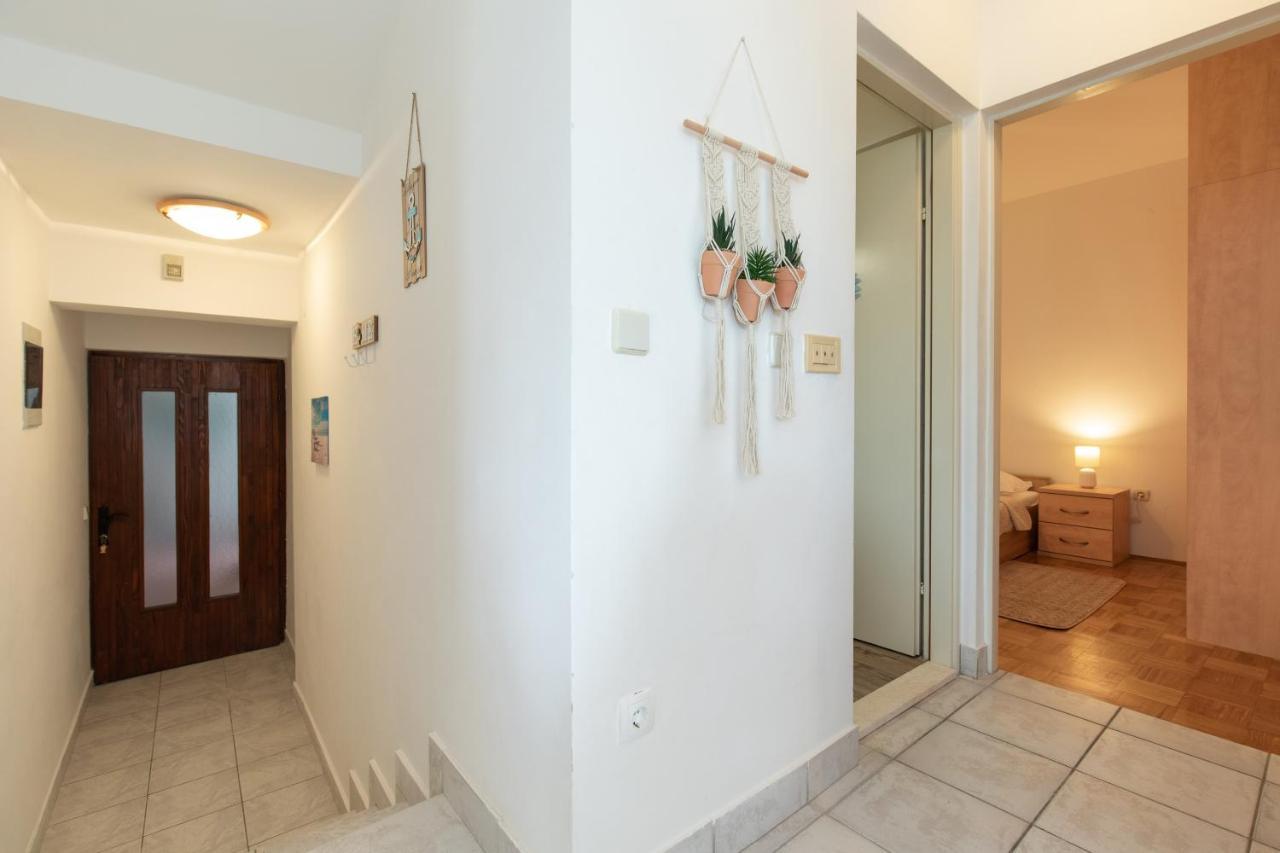 Apartment Laura Punat Exterior photo